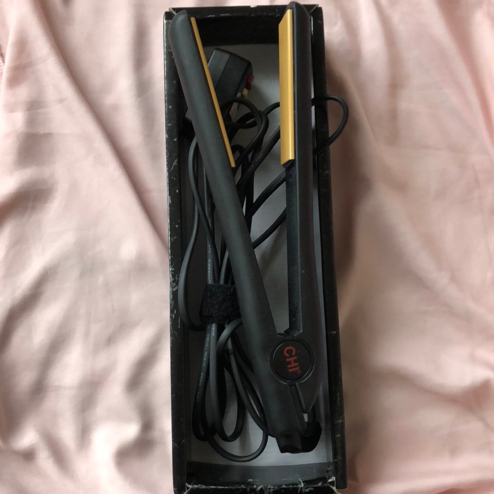 CHI hair straightener
